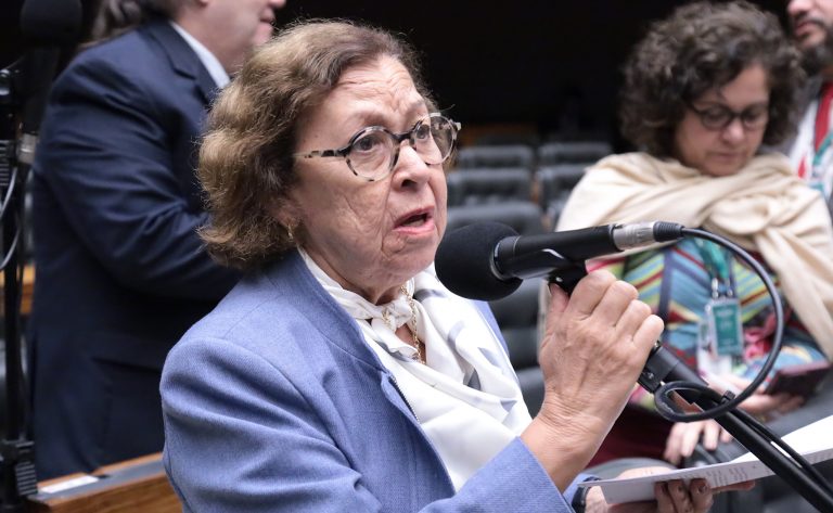 Câmara aprova canais de atendimento 24 horas para mulheres vítimas de violência doméstica