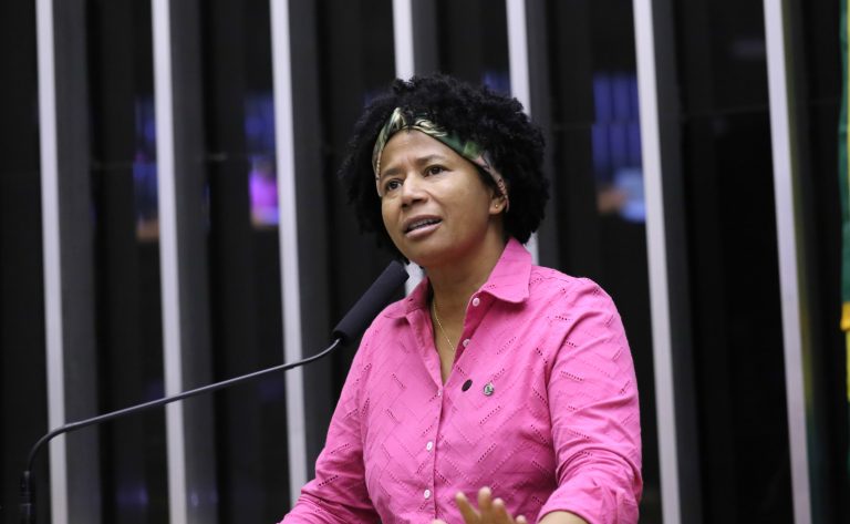 Espinha bífida aberta é classificada como deficiência por comissão da Câmara
