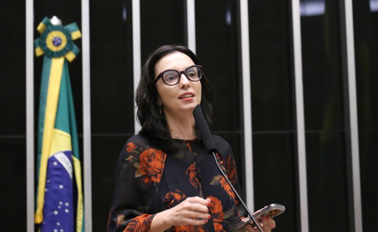 Comissão de Saúde da Câmara aprova plataforma de teleatendimento psicológico para saúde mental em comunidades escolares