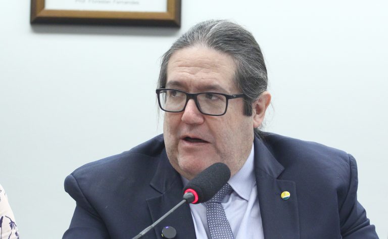 Comissão aprova política nacional de combate à evasão escolar na educação básica