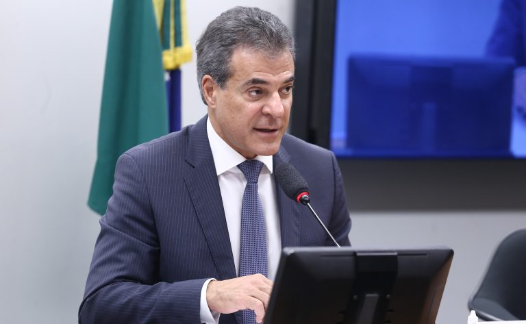 Comissão da Câmara aprova aceleração de desconto de máquinas novas em impostos