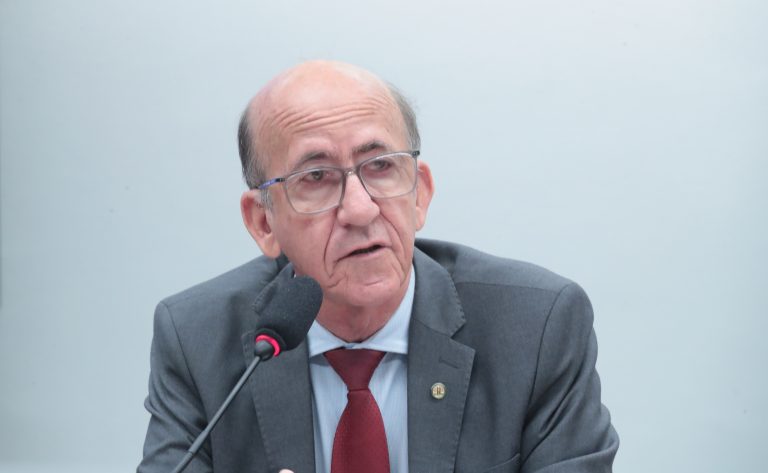 Comissão aprova projeto para incluir salas sensoriais em aeroportos para neurodivergentes