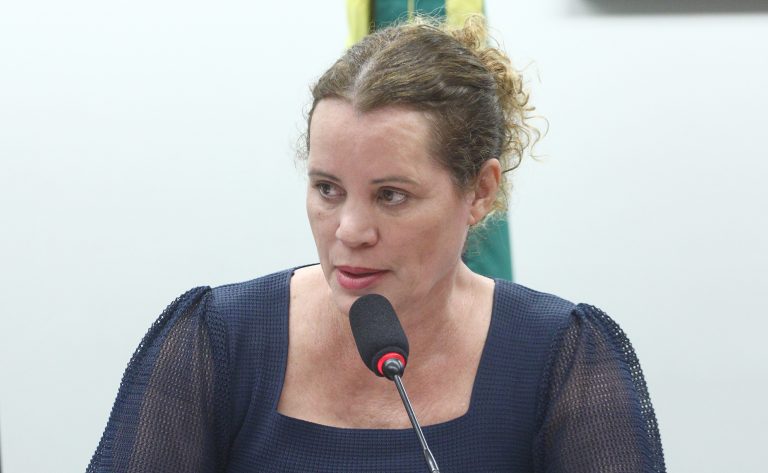 Comissão da Câmara aprova venda de ônibus escolares federais com mais de dez anos de uso