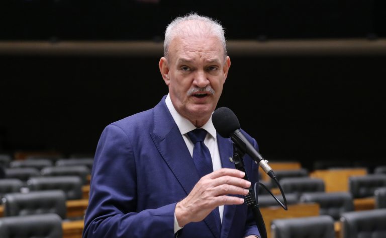 Comissão aprova novas regras para placas de atendimento prioritário para pessoas com deficiência