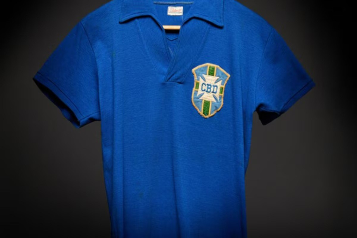 Camisa de Pelé usada na Copa de 1958 é vendida por R$ 25 milhões