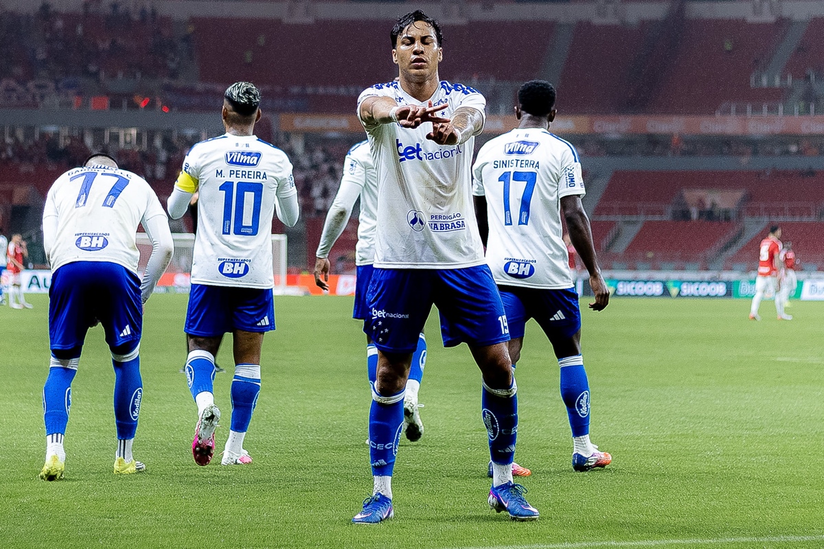 Cruzeiro derrota o Internacional fora de casa pelo Campeonato Brasileiro e entra no G7