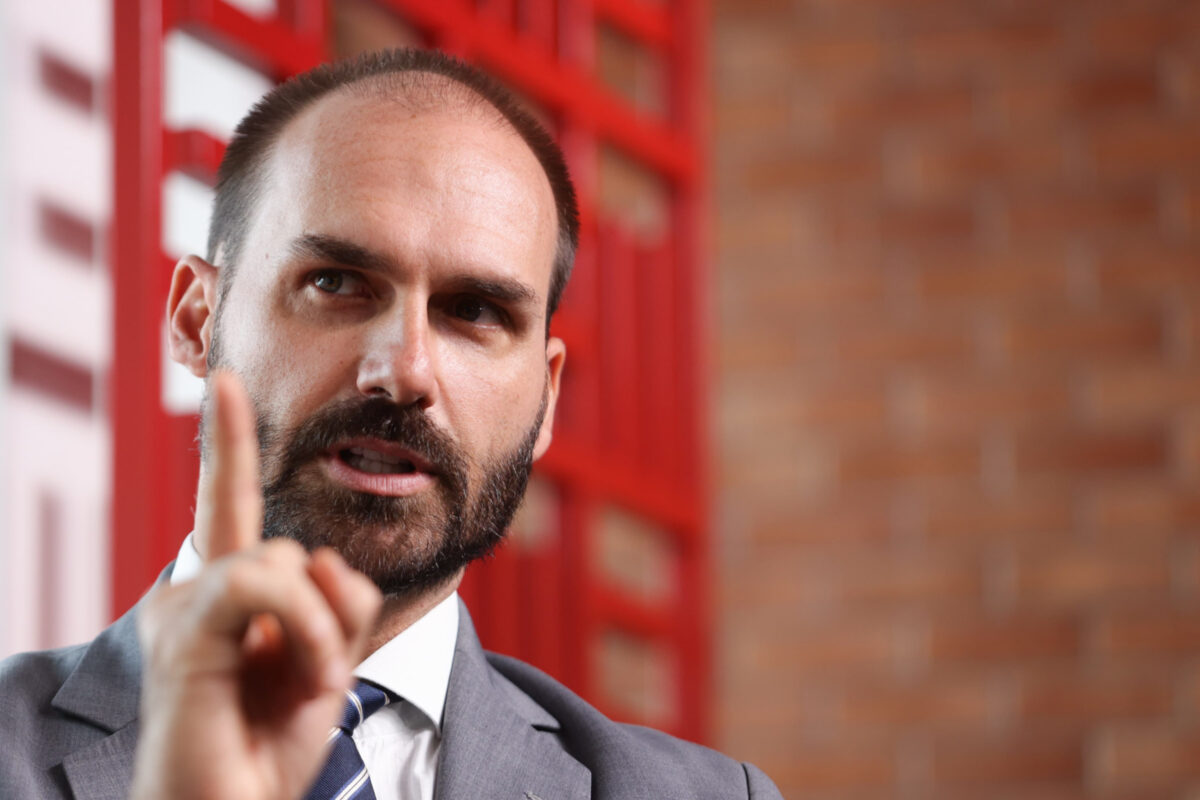 Eduardo Bolsonaro critica vídeo de Michelle Bolsonaro e aponta 