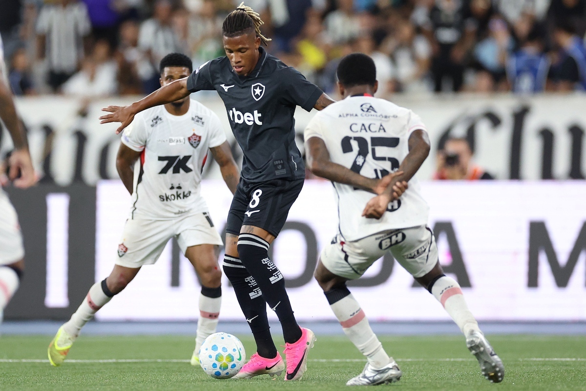 Botafogo e Vitória empatam sem gols em duelo movimentado pelo Brasileirão no Rio