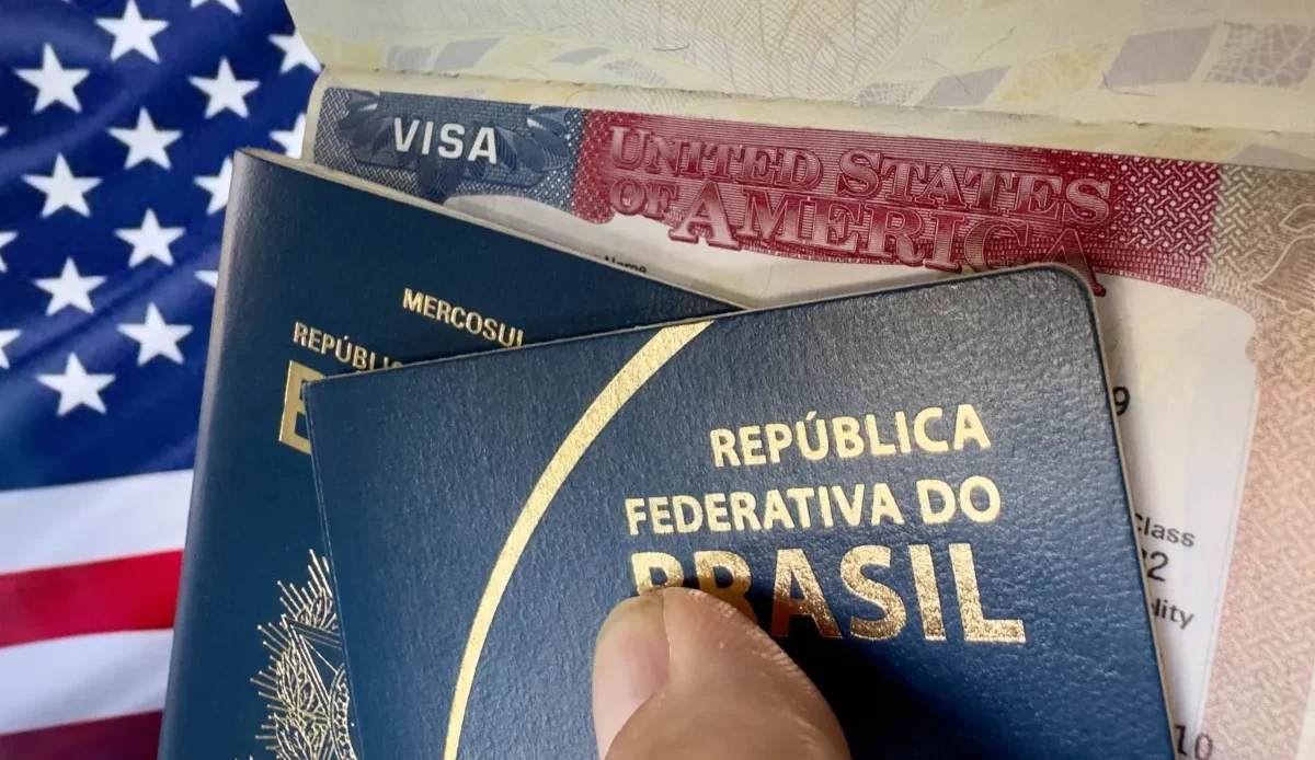 EUA atualizam regras de visto para estudantes, jornalistas e intercambistas