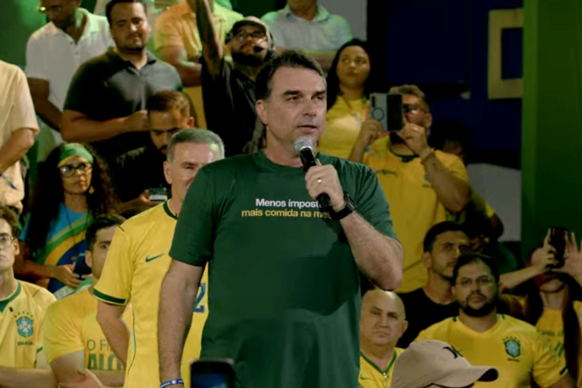Flávio Bolsonaro assina nota ao STF negando aval para uso de inteligência artificial
