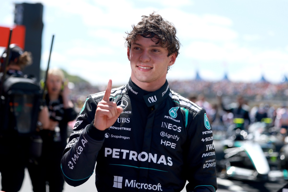Kimi Antonelli assegura a pole position no GP da Grã-Bretanha