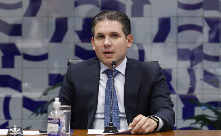 Hugo Motta, presidente da Câmara, critica interferência judicial em emendas parlamentares