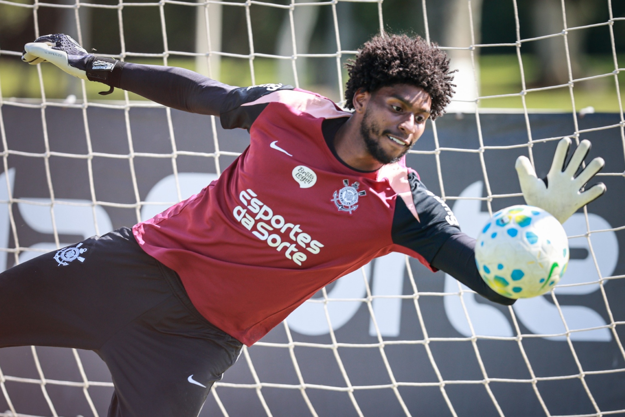 Hugo Souza do Corinthians comenta sobre atrasos nos pagamentos de direitos de imagem