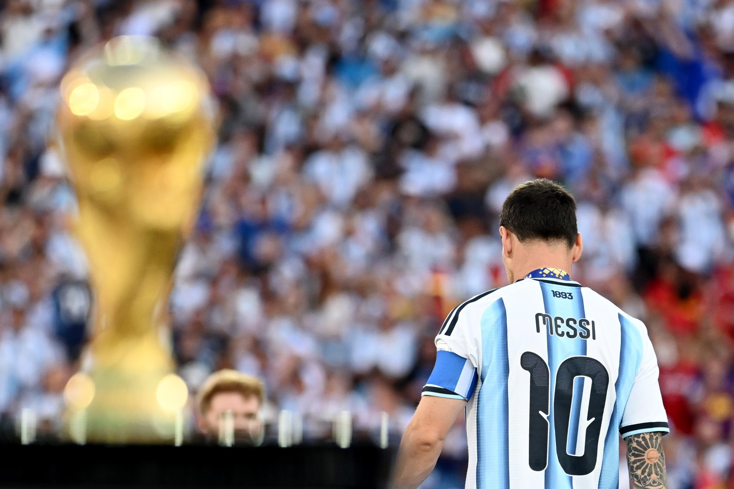 A imprensa argentina chora o vice na Copa do Mundo e agradece a Messi