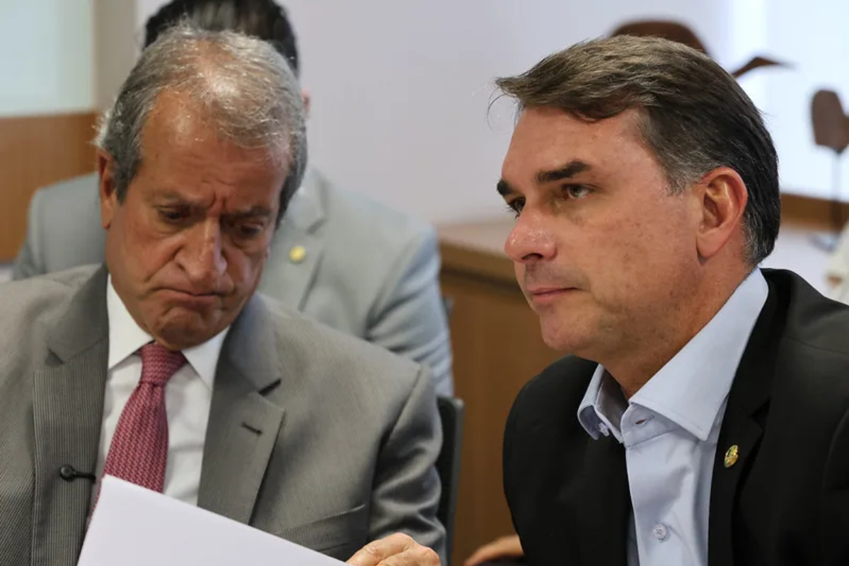 Investigação da Polícia Federal contra Valdemar Costa Neto intensifica pressão na pré-campanha de Flávio Bolsonaro