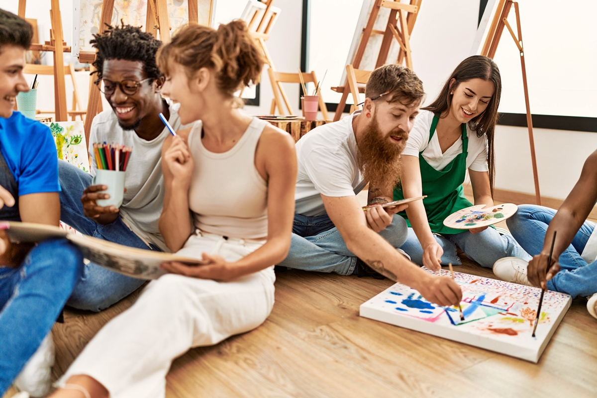 Kidults: psicologia explica o boom de brinquedos para adultos e seus benefícios