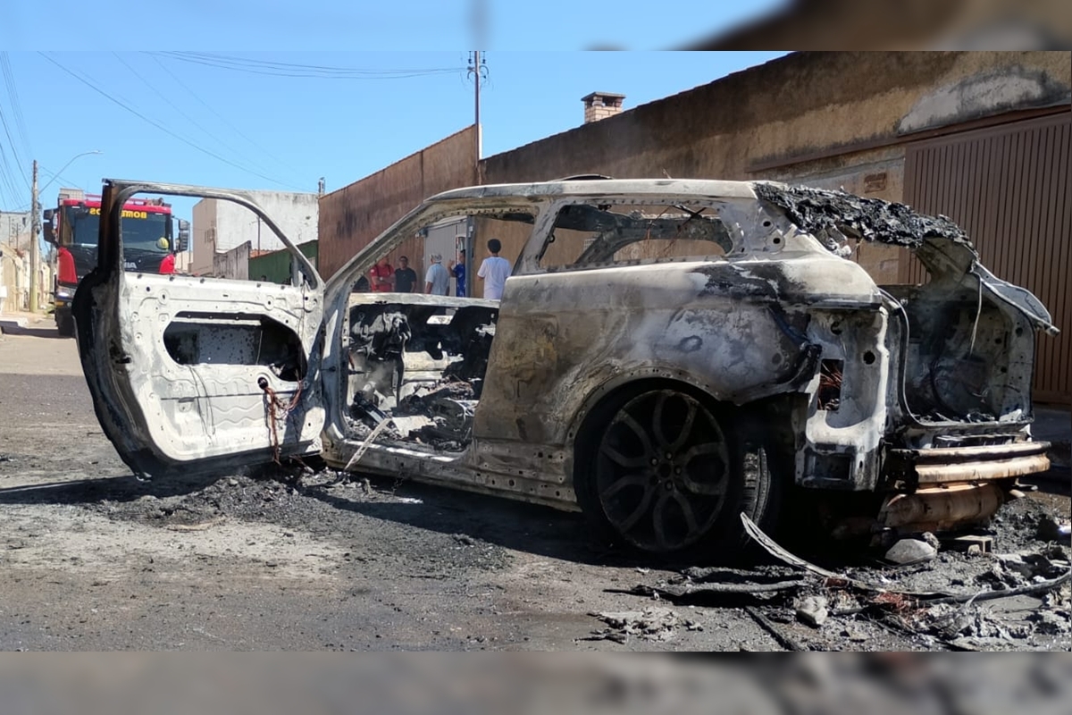 Land Rover Evoque é consumida por incêndio em rua de Sobradinho I, no DF