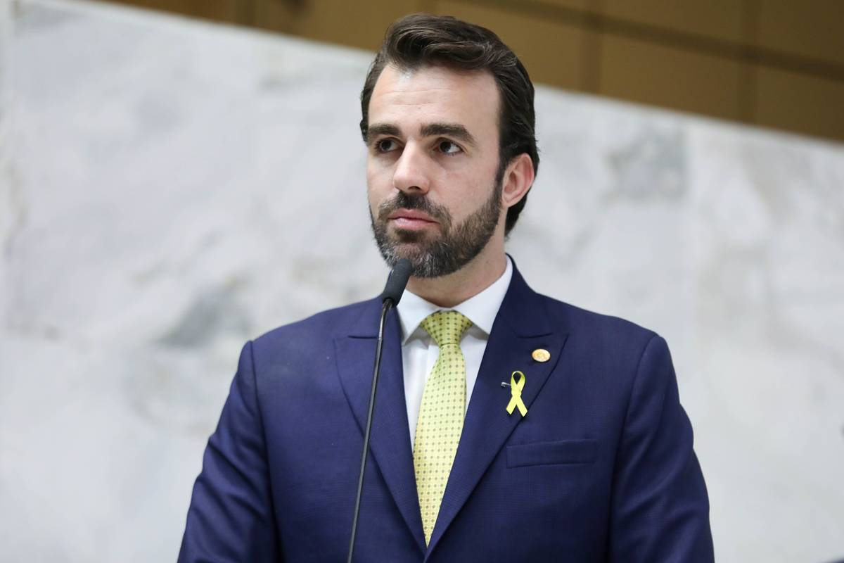 Réu por agressão, deputado Lucas Bove propõe a Lei Johnny Depp em SP