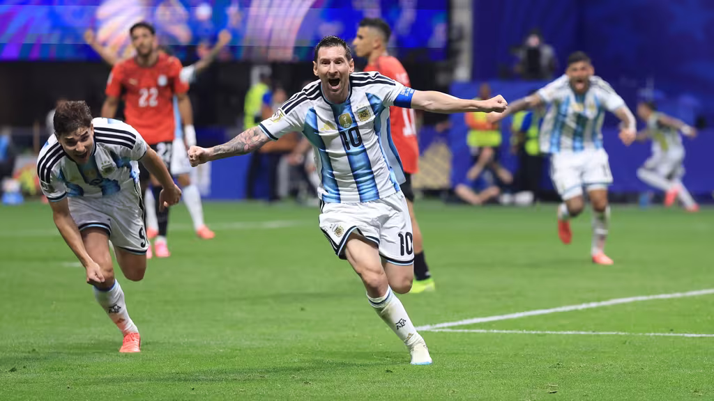Messi e Argentina encaram Inglaterra em semifinal da Copa do Mundo com rivalidade histórica