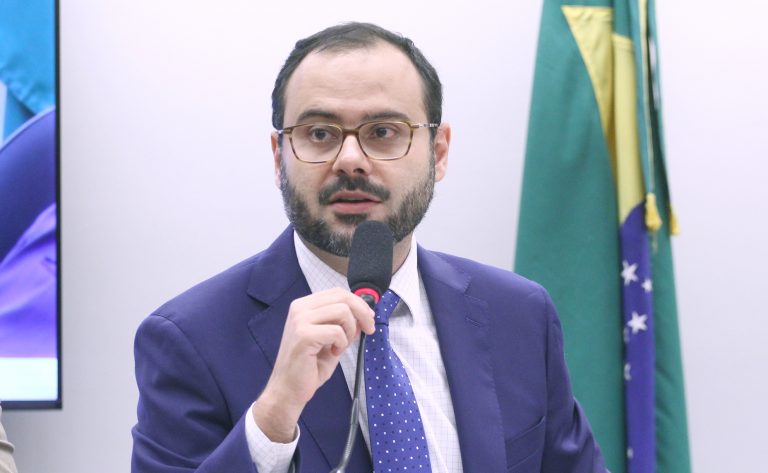 Ministro defende teto de R$ 140 mil para MEI; empresários pedem reajuste do Simples Nacional