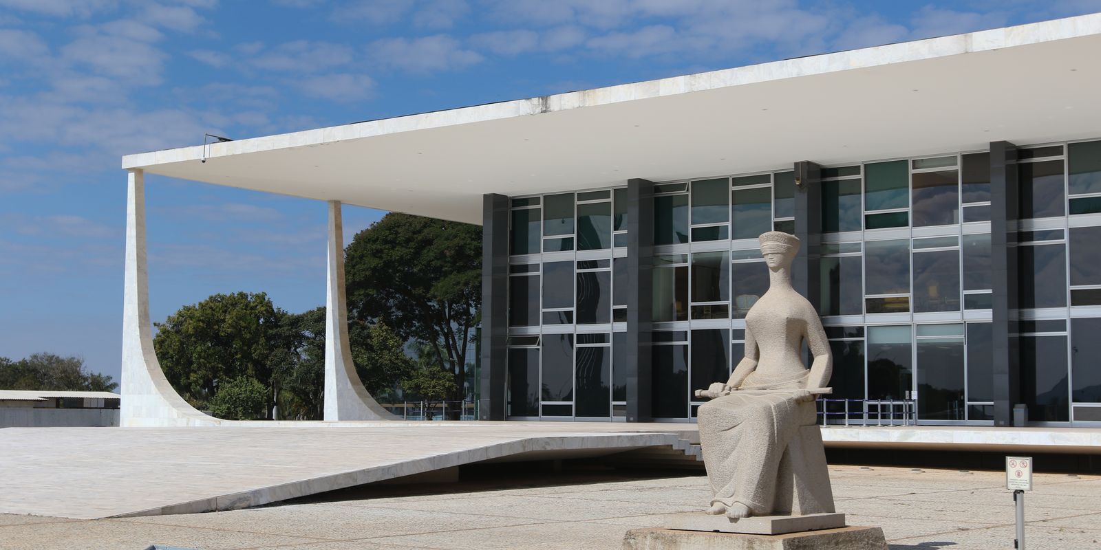 Alexandre de Moraes assume a presidência temporária do STF nesta sexta-feira