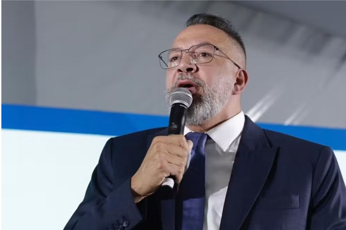 Alexandre de Moraes concede liberdade a ex-prefeito de Belford Roxo detido com fuzil em operação da PF