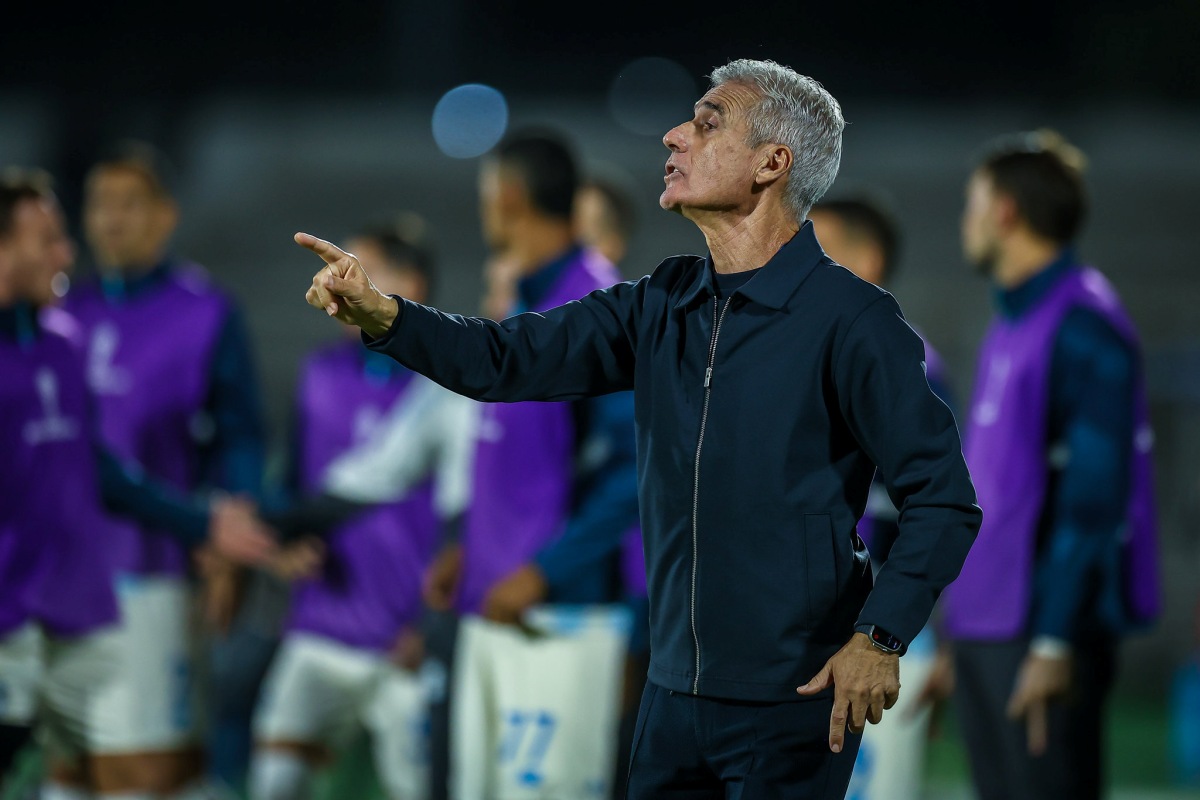 Luís Castro comenta gritos da torcida do Grêmio por Renato Gaúcho