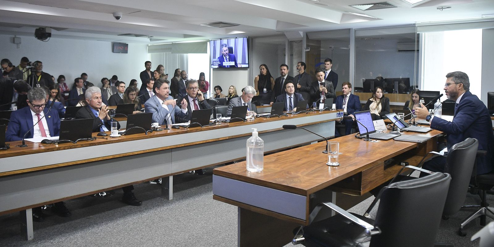 Votação da política nacional de minerais críticos é adiada no Senado por pedido de vista