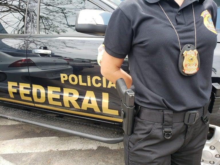 Polícia Federal realiza busca por armas na residência de Bolsonaro