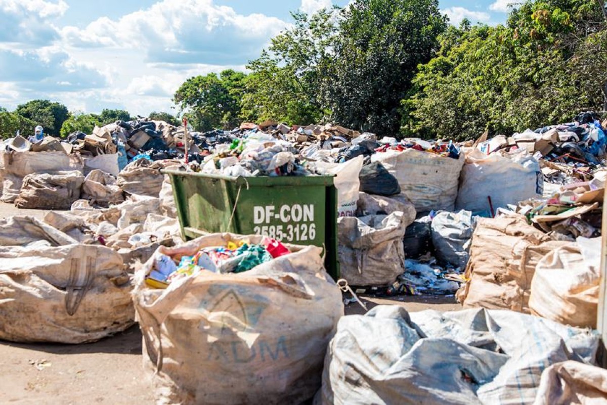 Morador de Teresina será autuado por acúmulo de lixo em residência