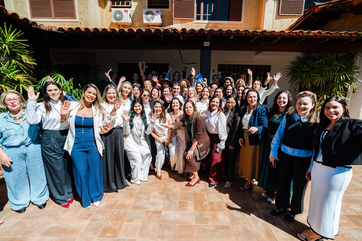 Vereadora Priscila Costa participa de evento de Flávio Bolsonaro após polêmica com Michelle