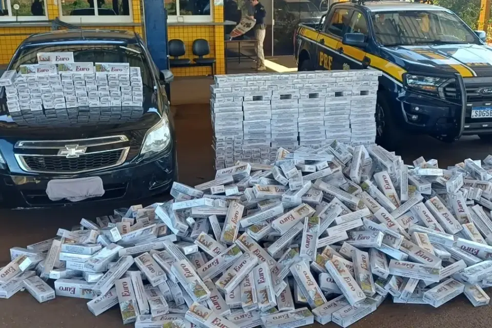 PRF apreende 17 mil maços de cigarros contrabandeados em rodovia de Goiás