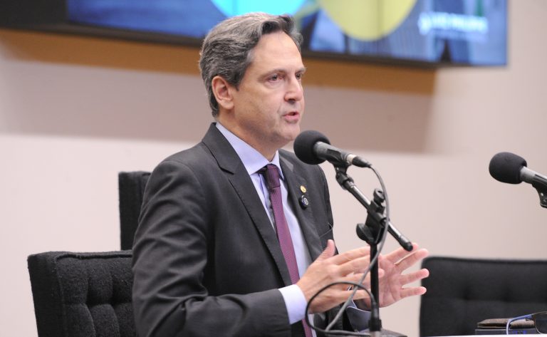 Projeto de lei na Câmara estabelece novas regras para a fiscalização de PEPs