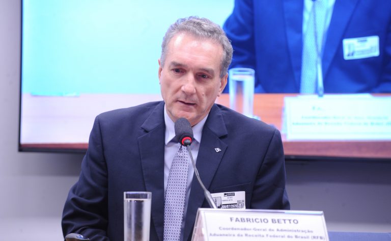 Receita Federal aprimora Remessa Conforme para combater produtos irregulares e pirataria