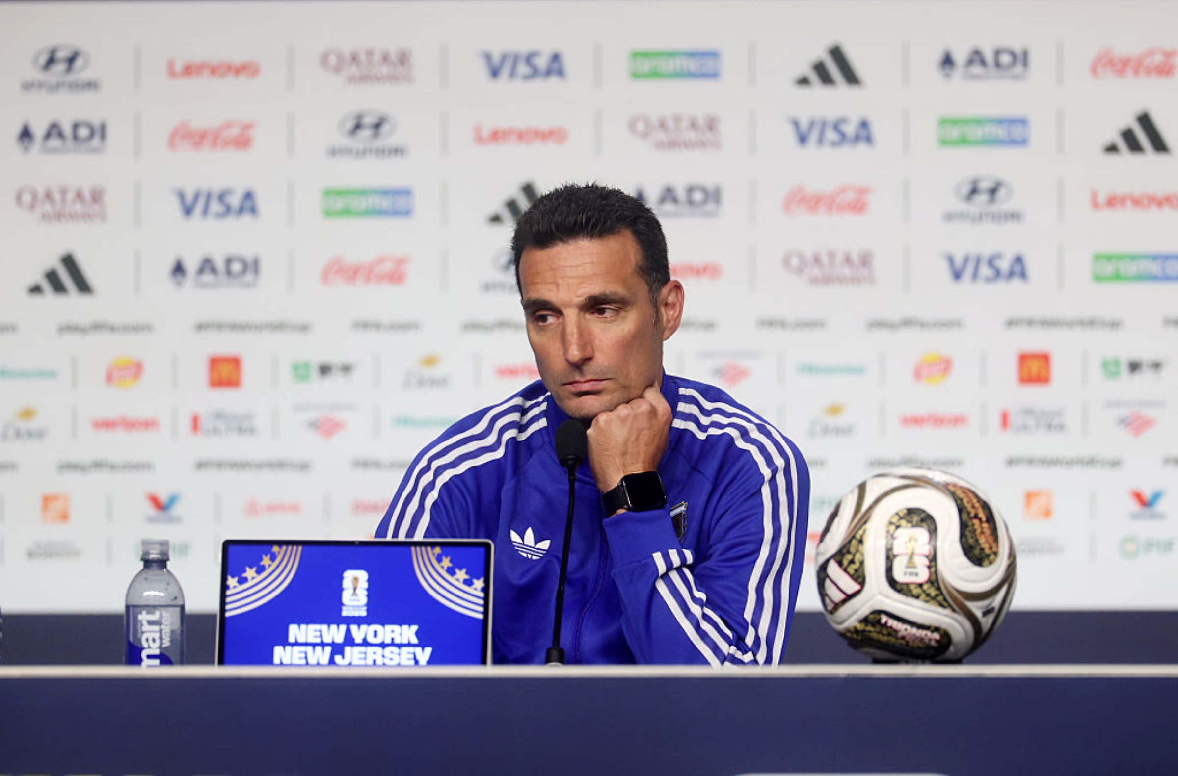 Scaloni se emociona e encerra coletiva após vice da Argentina na Copa do Mundo