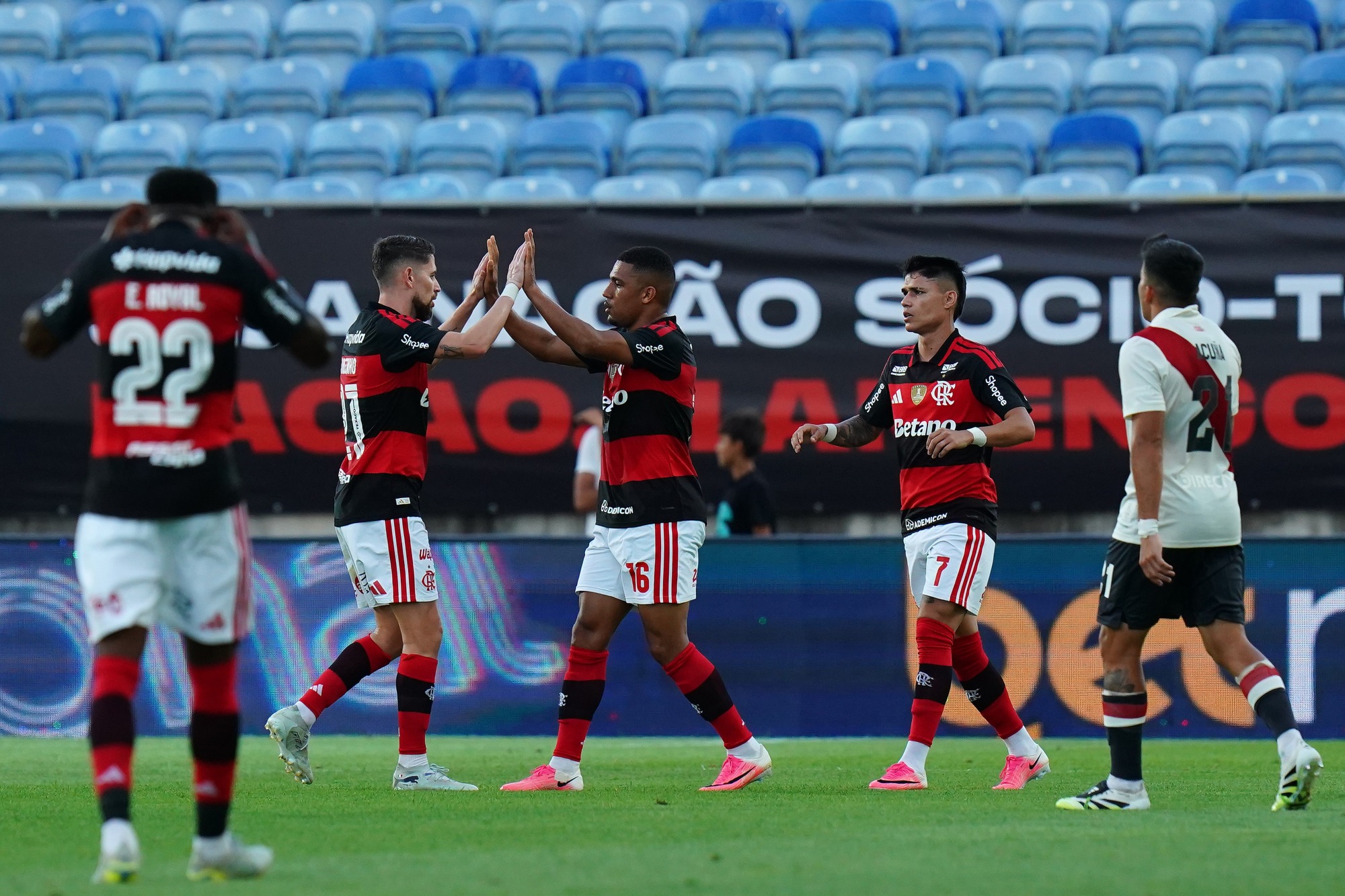 Seis clubes do Brasileirão entram em campo para amistosos nesta quarta-feira