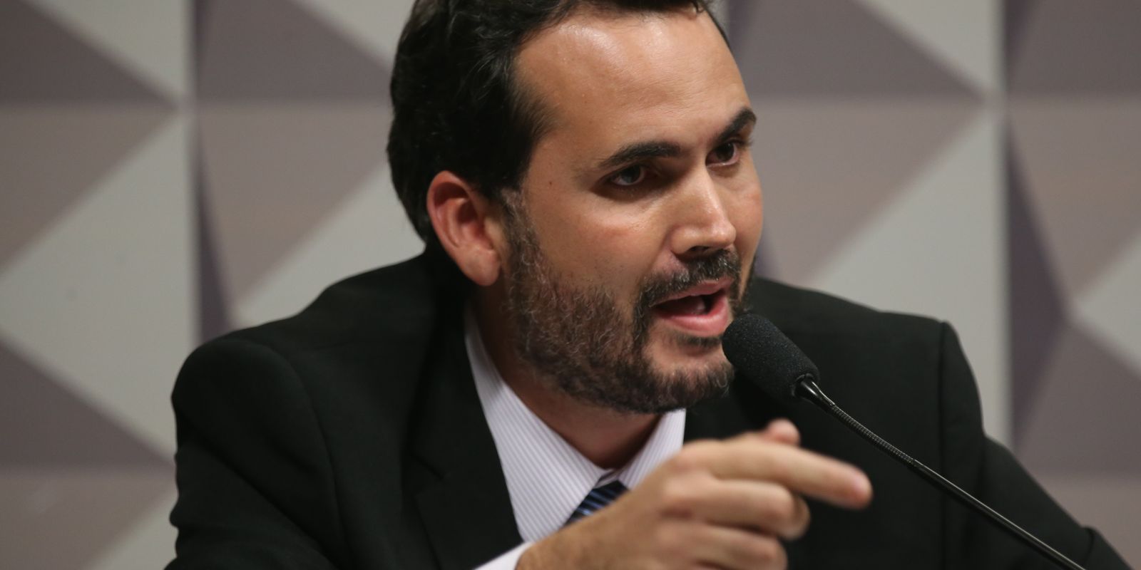 Governo descarta retomar subsídio ao diesel mesmo com alta do petróleo, diz ministro