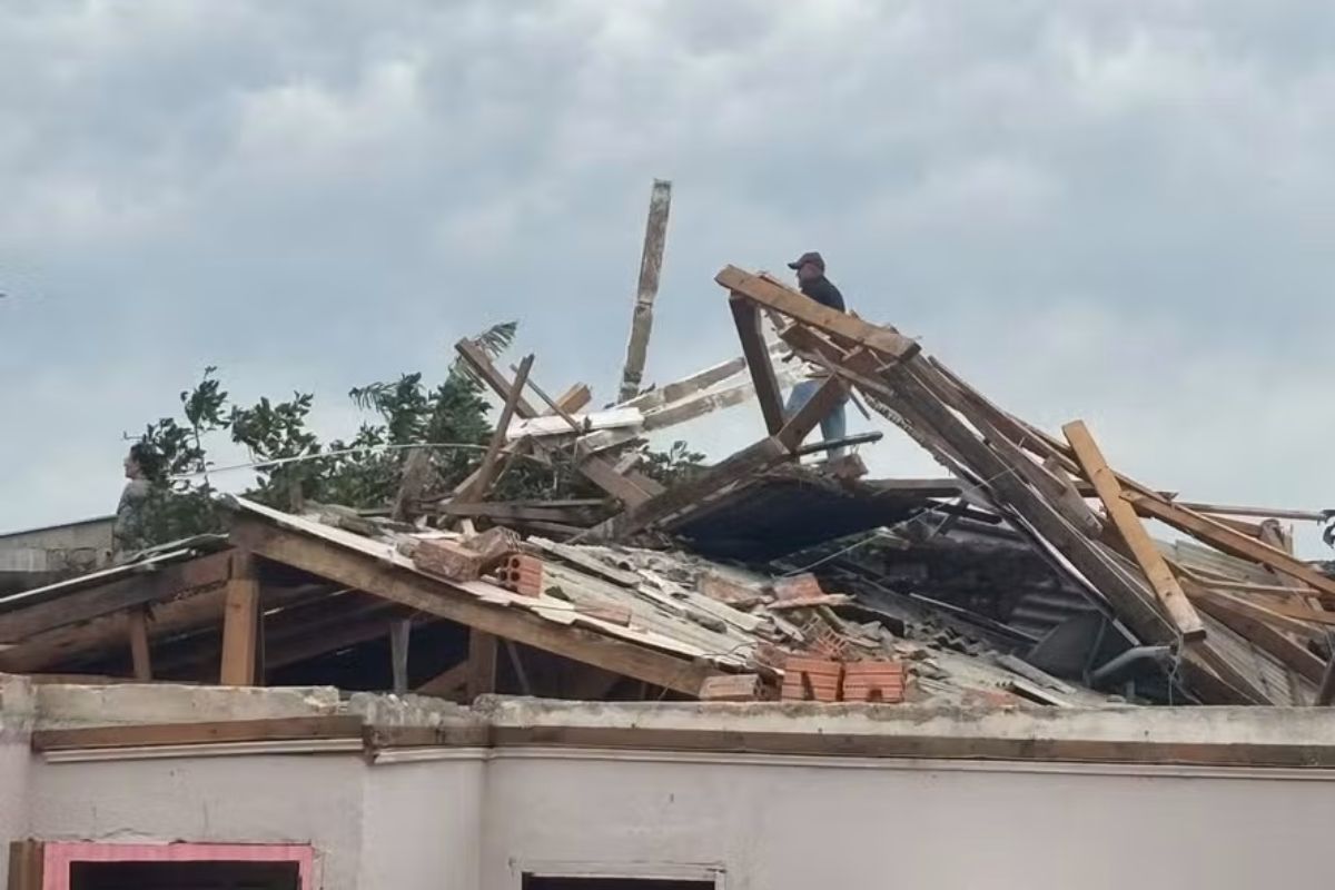 Cidades declaram situação de emergência após forte temporal em Santa Catarina