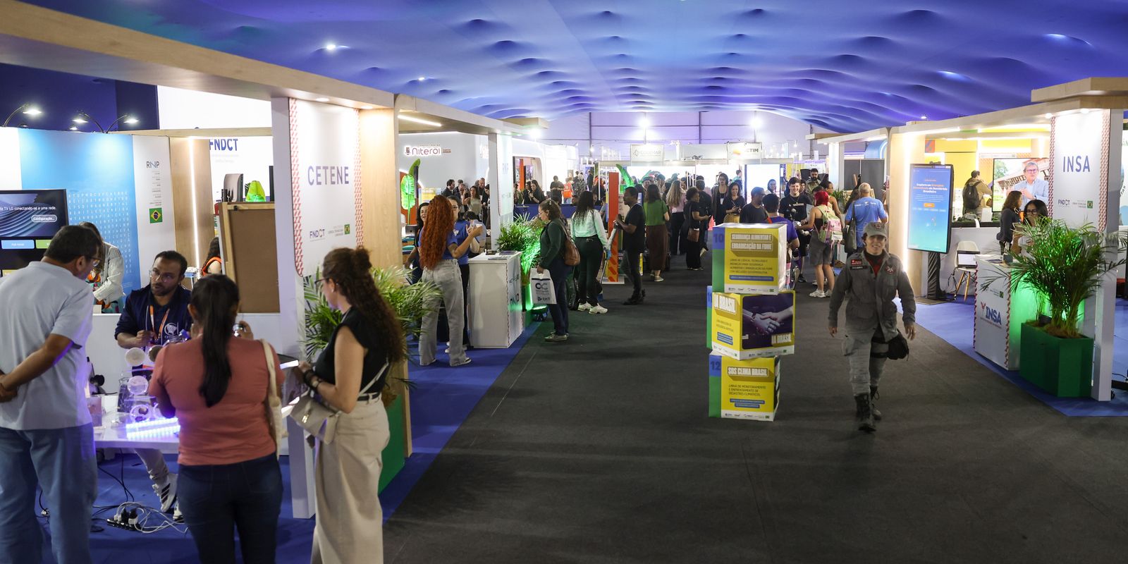 ExpoT&C na UFF: maior feira científica da América Latina reúne inovações