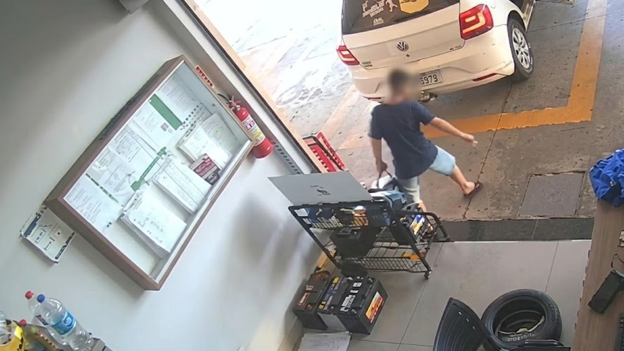 Pai é detido em Goiânia por ordenar que filho de oito anos cometa furto de bateria