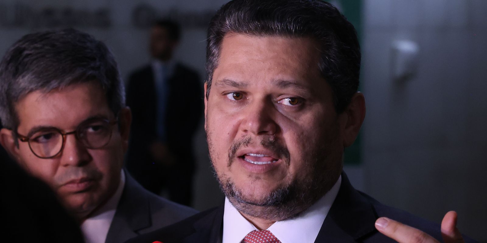 Alcolumbre avança com a PEC do fim da escala 6x1 e envia texto para a CCJ do Senado