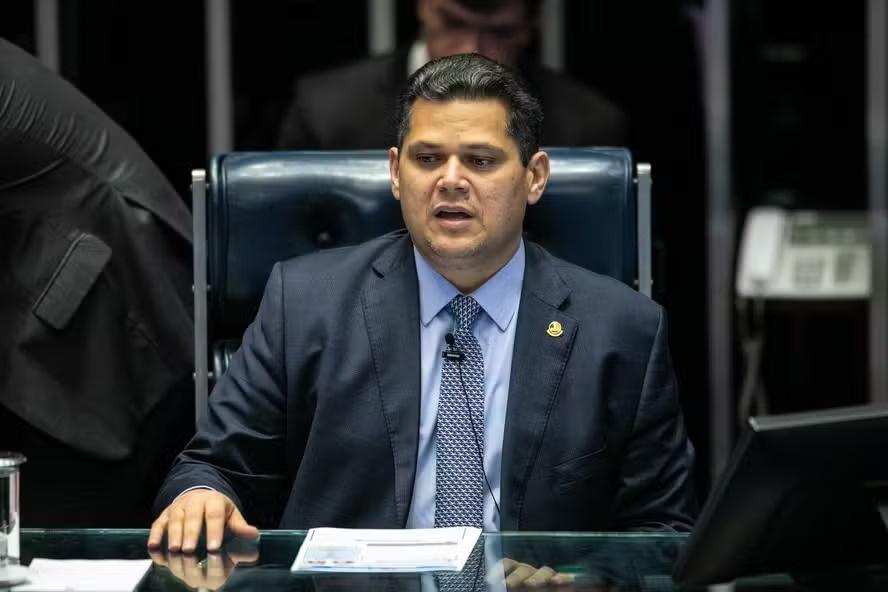 Davi Alcolumbre destrava agenda com fim da escala 6x1 e PEC da segurança no Senado
