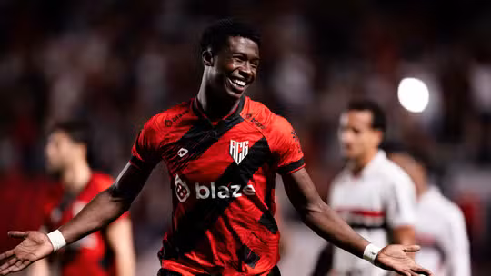 Atlético-GO bate Botafogo-SP por 3 a 0 e cola no G6 da Série B