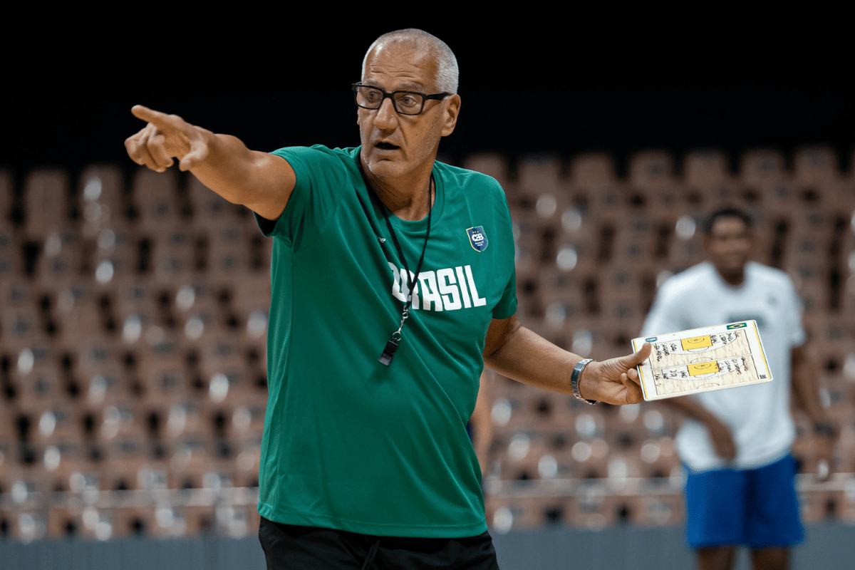 Seleção brasileira de basquete é definida por Petrovic para jogo em Brasília