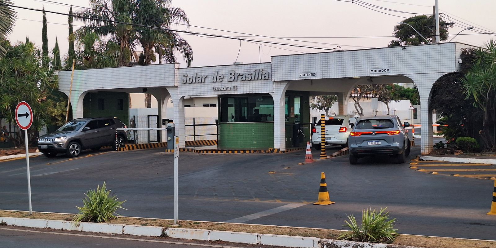 Prisão domiciliar: Bolsonaro pede autorização ao STF para ver filhos
