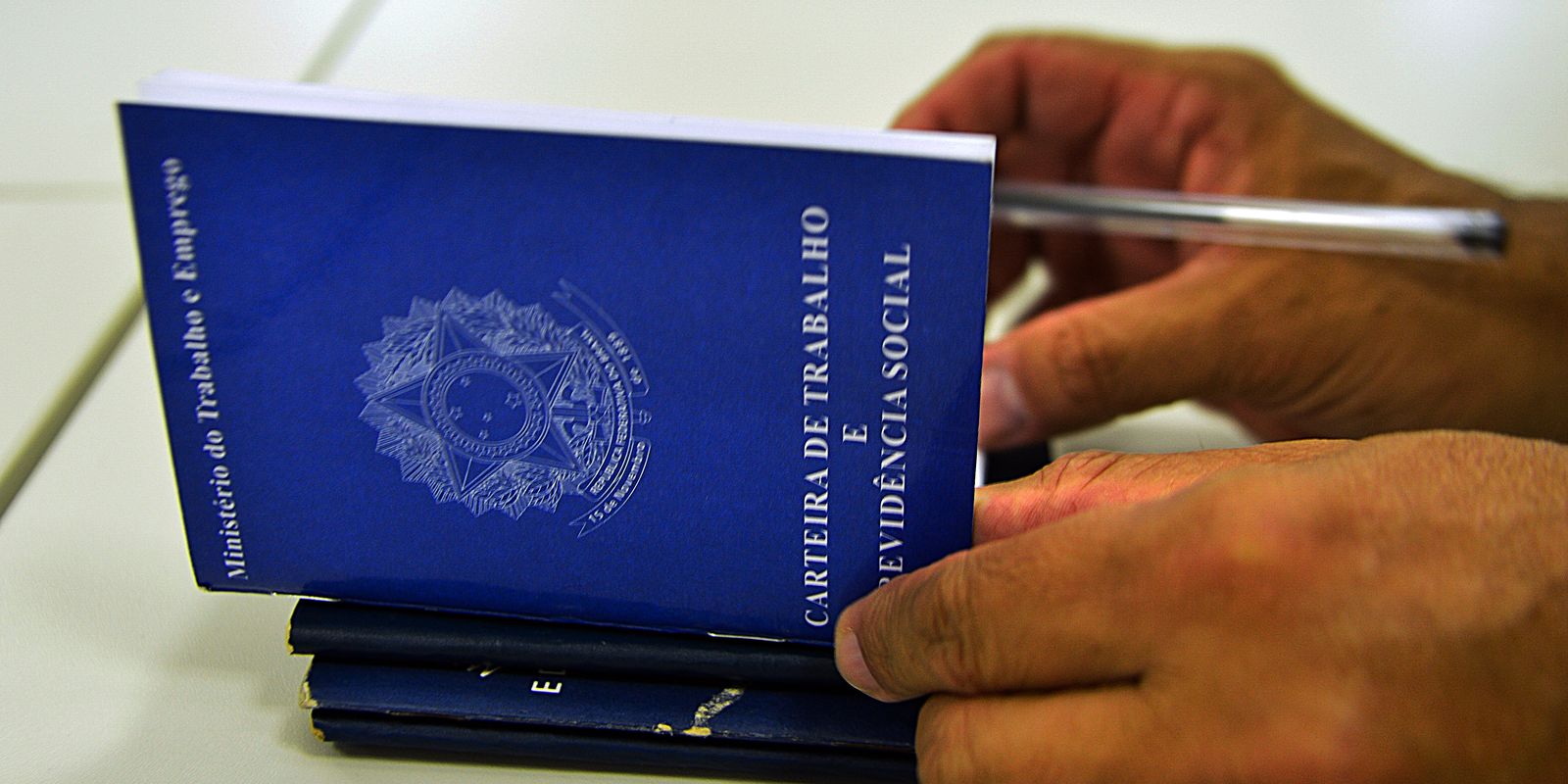 Criação de empregos formais desacelera e Brasil abre 58,5 mil vagas em julho