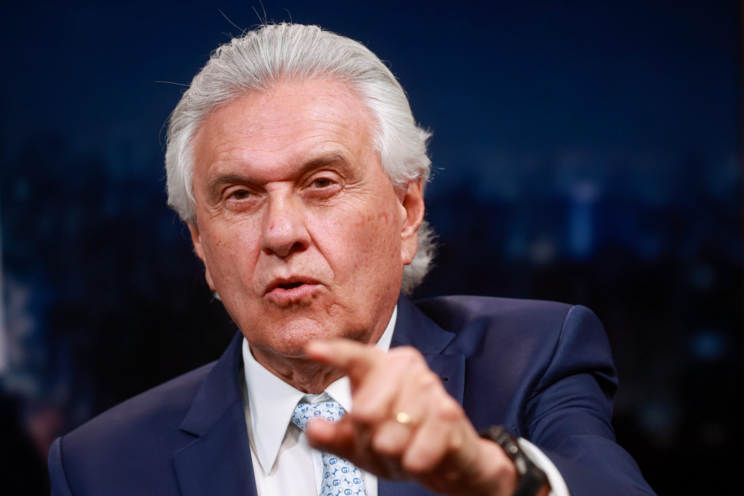 Ronaldo Caiado afirma ter mais chances que Flávio Bolsonaro contra Lula no segundo turno