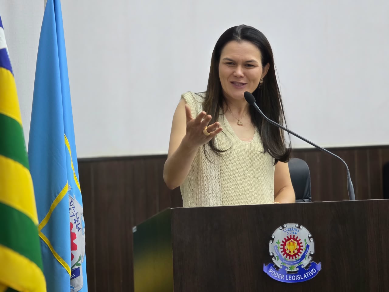 Cassiana Tormin toma posse na Câmara de Luziânia e amplia voz das mulheres