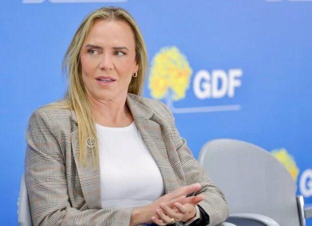Celina Leão caminha no Núcleo Bandeirante e projeta expansão do metrô no Distrito Federal