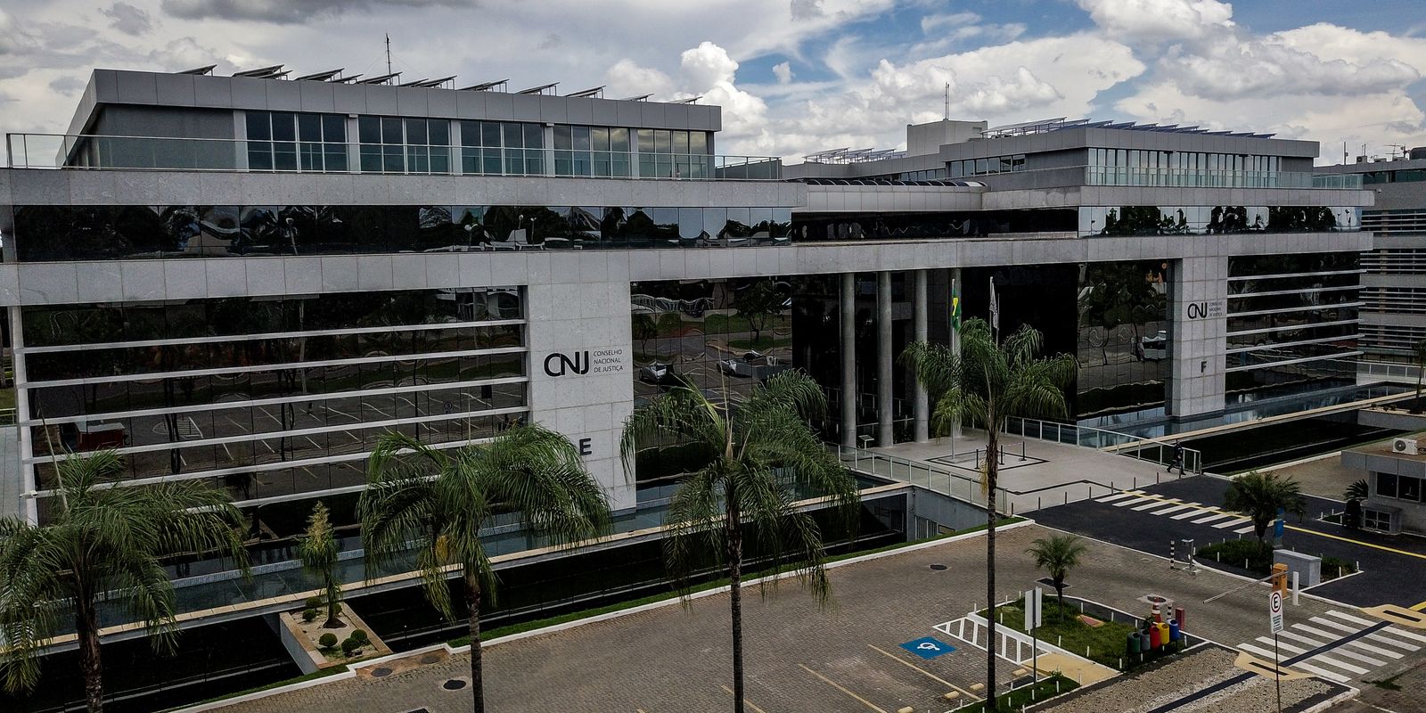 Cnj acaba com aposentadoria compulsória como punição máxima para magistrados